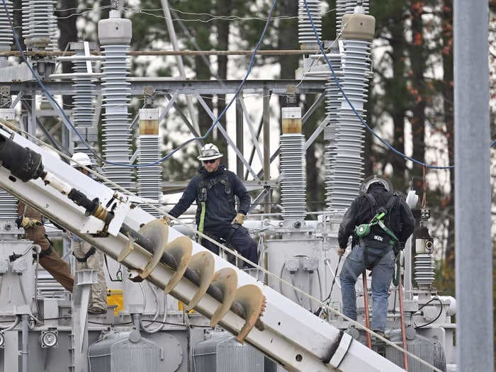 14,000 plunged into darkness after attacks on electrical substations outside Tacoma, Washington