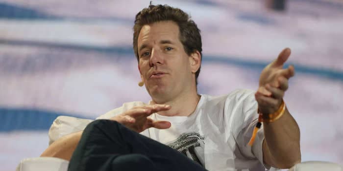 Gemini's Cameron Winklevoss accuses Genesis boss of stalling on returning $900 million to its customers, escalating their war of words