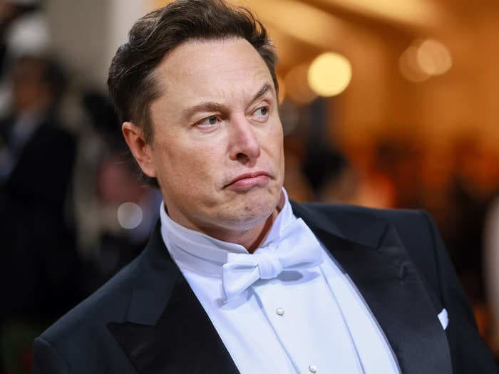 Self-proclaimed Twitter investor mocks Elon Musk by offering to buy the company at a $30 billion discount