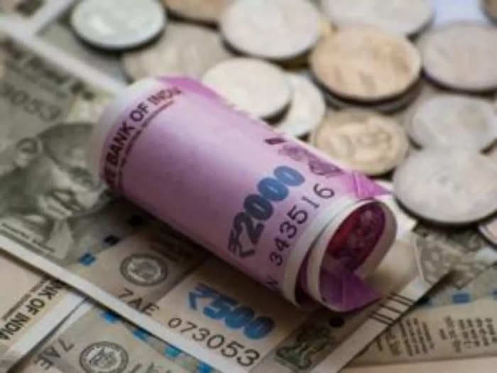 Rupee falls 15 paise to 81.45 against US dollar