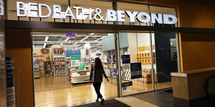 Bed Bath & Beyond sinks 35% after the retailer says it lacks funds to pay debts and receives a default notice from JPMorgan