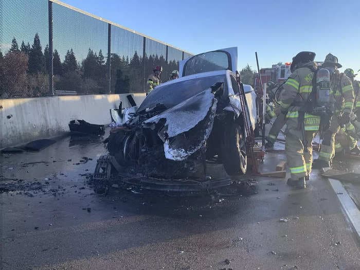 See photos from the Tesla Model S that 'spontaneously' caught fire while driving down the highway