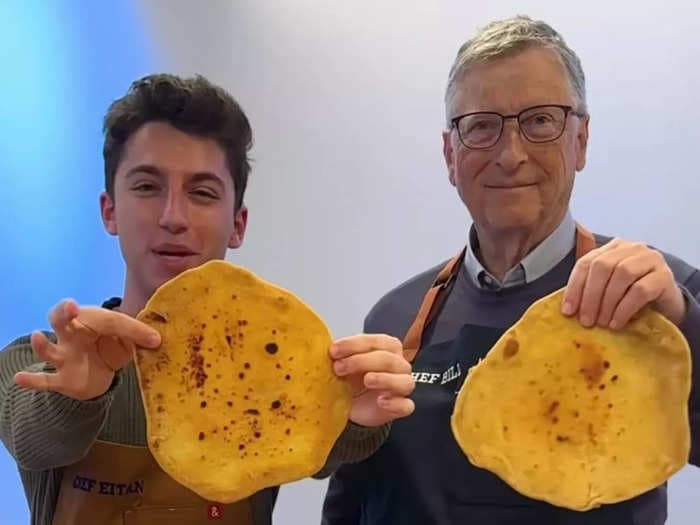 Fresh off his trip from Bihar, Bill Gates rolls an Indian roti and enjoys it with ghee