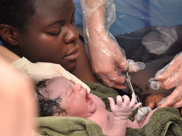 5 things nurses always do before holding a newborn baby