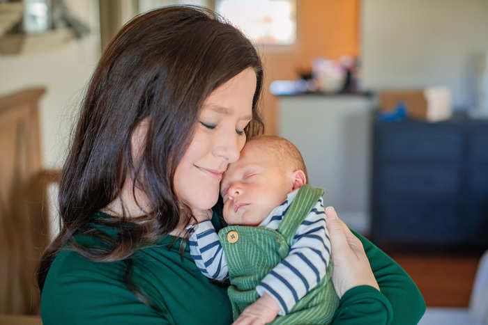 A mom who got a uterus transplant just had her second child. She's still friends with her donor today.