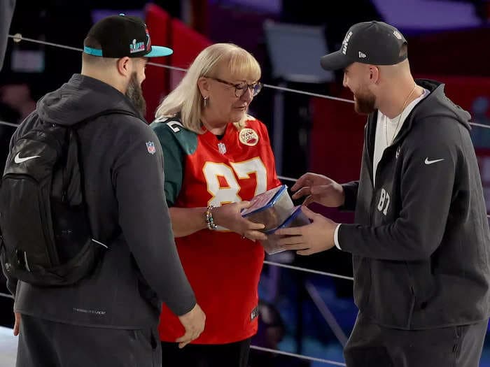 Jason and Travis Kelce's mom shared the crowd-pleaser cookie recipe she always brings to her sons' football games