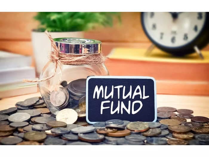 Mutual fund assets under management decline for second straight month in January amid market turmoil
