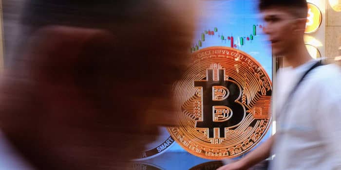Bitcoin hits a 6-month high as the total crypto market regains $85 billion in value