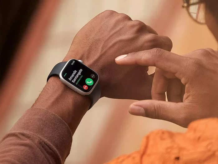 Apple reportedly made a big breakthrough on a secret non-invasive blood glucose monitor project that originally was part of a 'fake' startup
