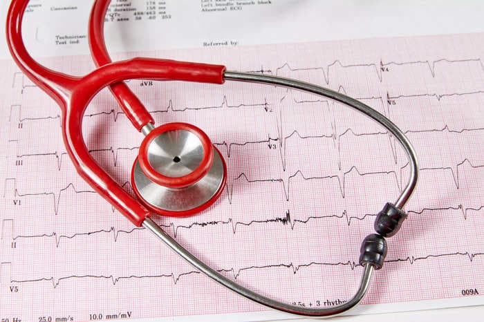 A cardiologist says these 3 signs could indicate heart problems for people in their 20s and 30s