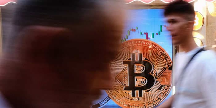 Bitcoin falls to its lowest price in weeks as crypto markets tumble amid Silvergate troubles