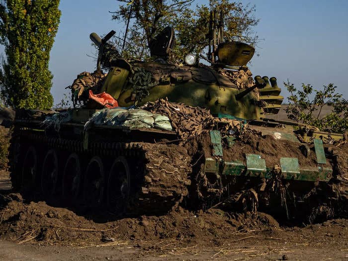 Russia's elite tank unit was meant to get its most advanced armor. Instead, it's fighting with obsolete Soviet tanks from the '60s, UK intel says.