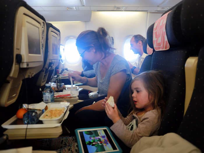 Only 3 airlines guarantee parents can sit next to their children for free, new DOT dashboard shows