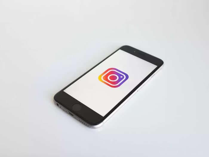 How to read Instagram messages without being seen
