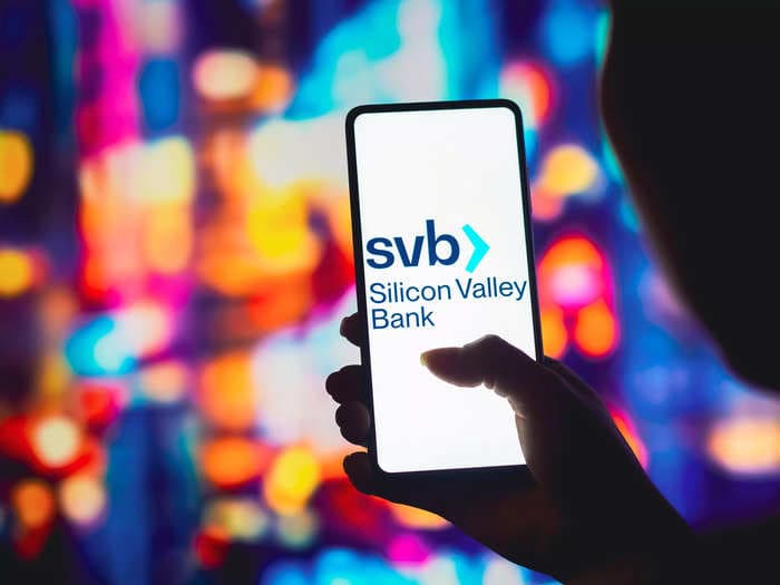 Cratering Silicon Valley Bank's troubles could be the first sign of a new financial crisis. Here's what Burry, Ackman and El-Erian have to say.
