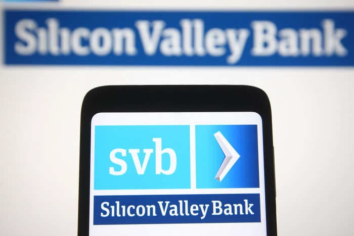 A $15 billion VC firm warned its startups of Silicon Valley Bank's red flags months ago and they withdrew $1 billion ahead of the turmoil