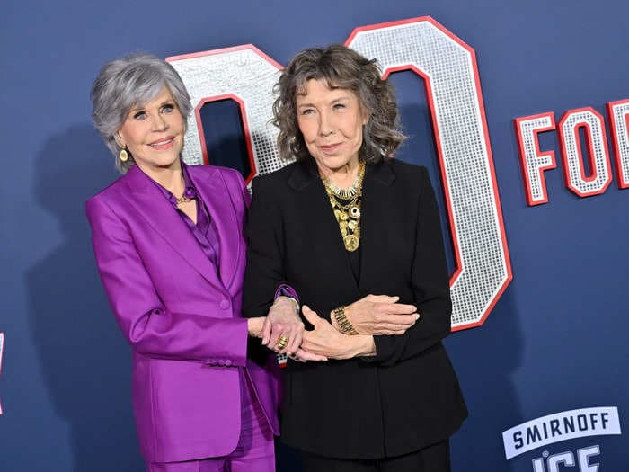 Jane Fonda says she felt 'totally paranoid' after taking the psychedelic peyote with Lily Tomlin