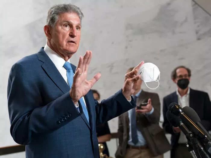 Joe Manchin says he looks at his 2018 vote on easing bank regulations 'differently now' after Silicon Valley Bank's collapse