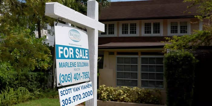 US housing market gains momentum as loan applications jump amid first drop in mortgage rates in 5 weeks