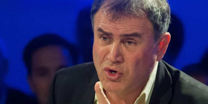 'Dr. Doom' economist Nouriel Roubini says the US banking system is in a dangerous position and the Fed can't win no matter what it does with rates