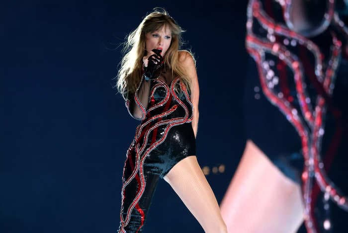 A TikTok of a Taylor Swift fan screaming at her concert has divided viewers. Critics called the behavior 'entitled,' while others defended it.