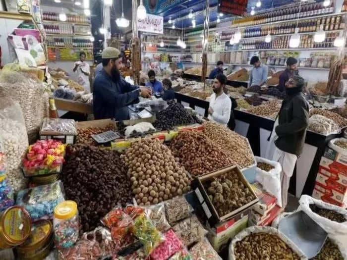 Food prices skyrocket in Pakistan during Ramzan, reeling economic crisis to blame