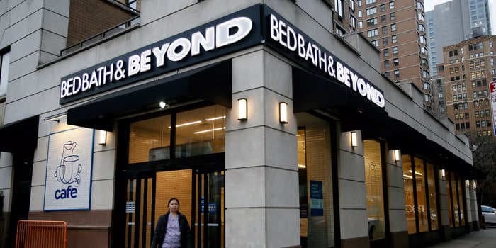 Bed Bath & Beyond plummets as retailer announces new share sale after ending deal with Hudson Bay