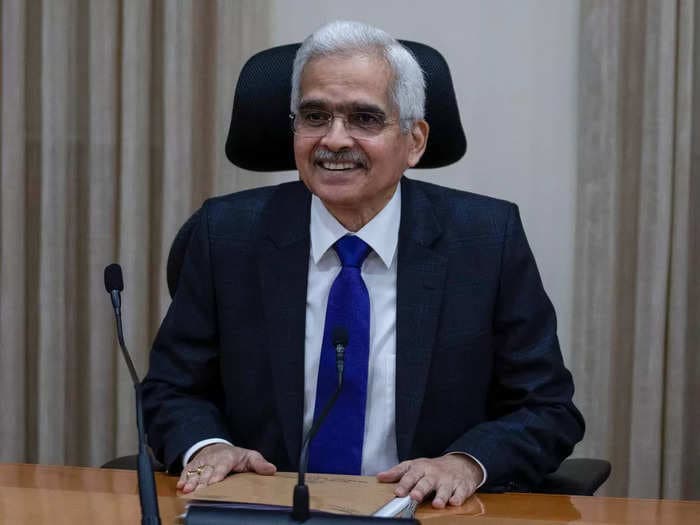 Shaktikanta Das congratulates Team RBI on completing 88 years of service to the nation