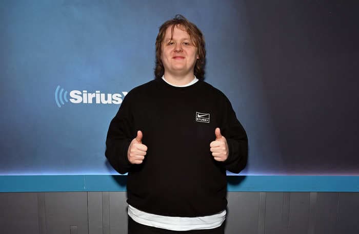 Lewis Capaldi said he has 'no desire' to have six-pack abs but still feels like 'an odd one out' at celebrity parties