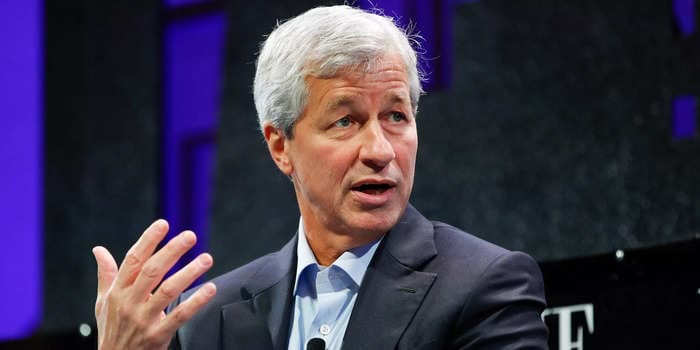 Jamie Dimon says the banking chaos won't spark a 2008-style financial crisis - and Warren Buffett's $1 million offer should reassure depositors that their money is safe