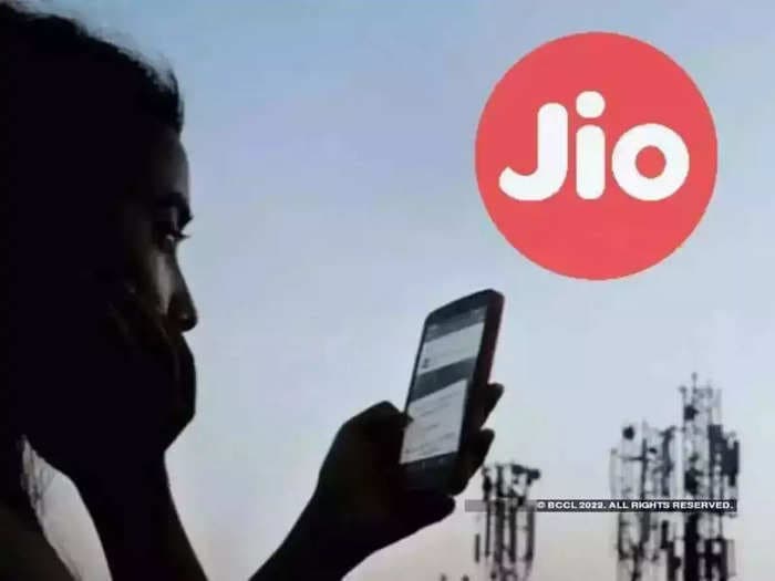 Reliance Jio Q4 net profit grows 1.7% sequentially to ₹4,716 crore; ARPU up marginally