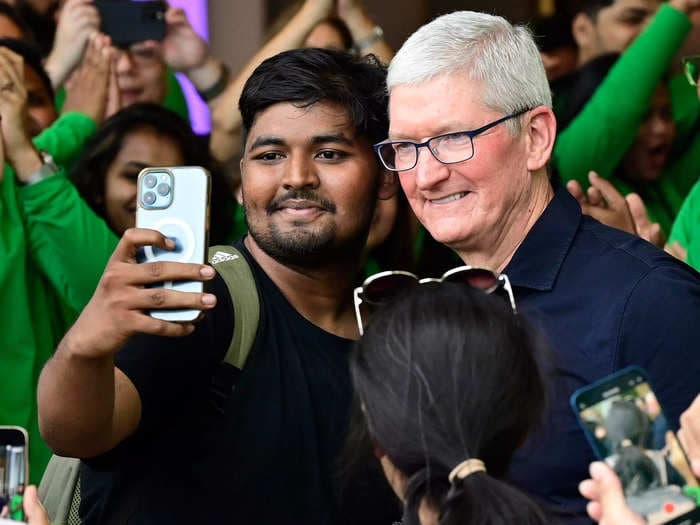 These 3 charts show Apple has a long way to go before the iPhone wins in India