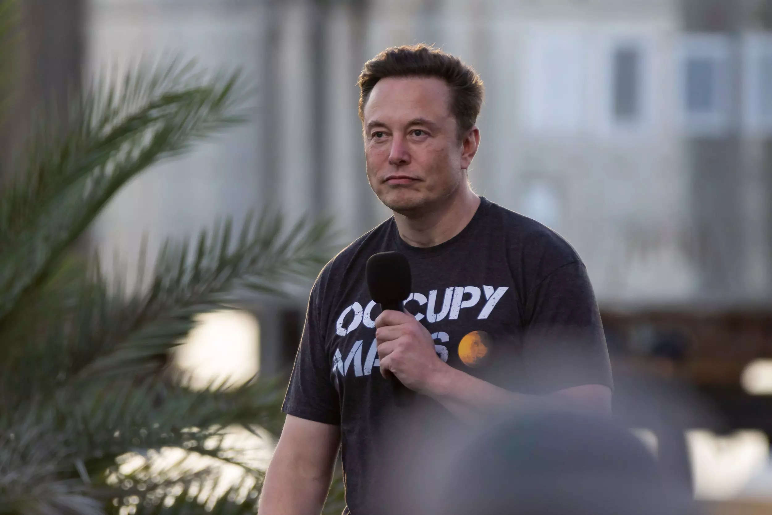 Elon Musk still needs a 'Twitter sitter' to review Tesla tweets, judges ...