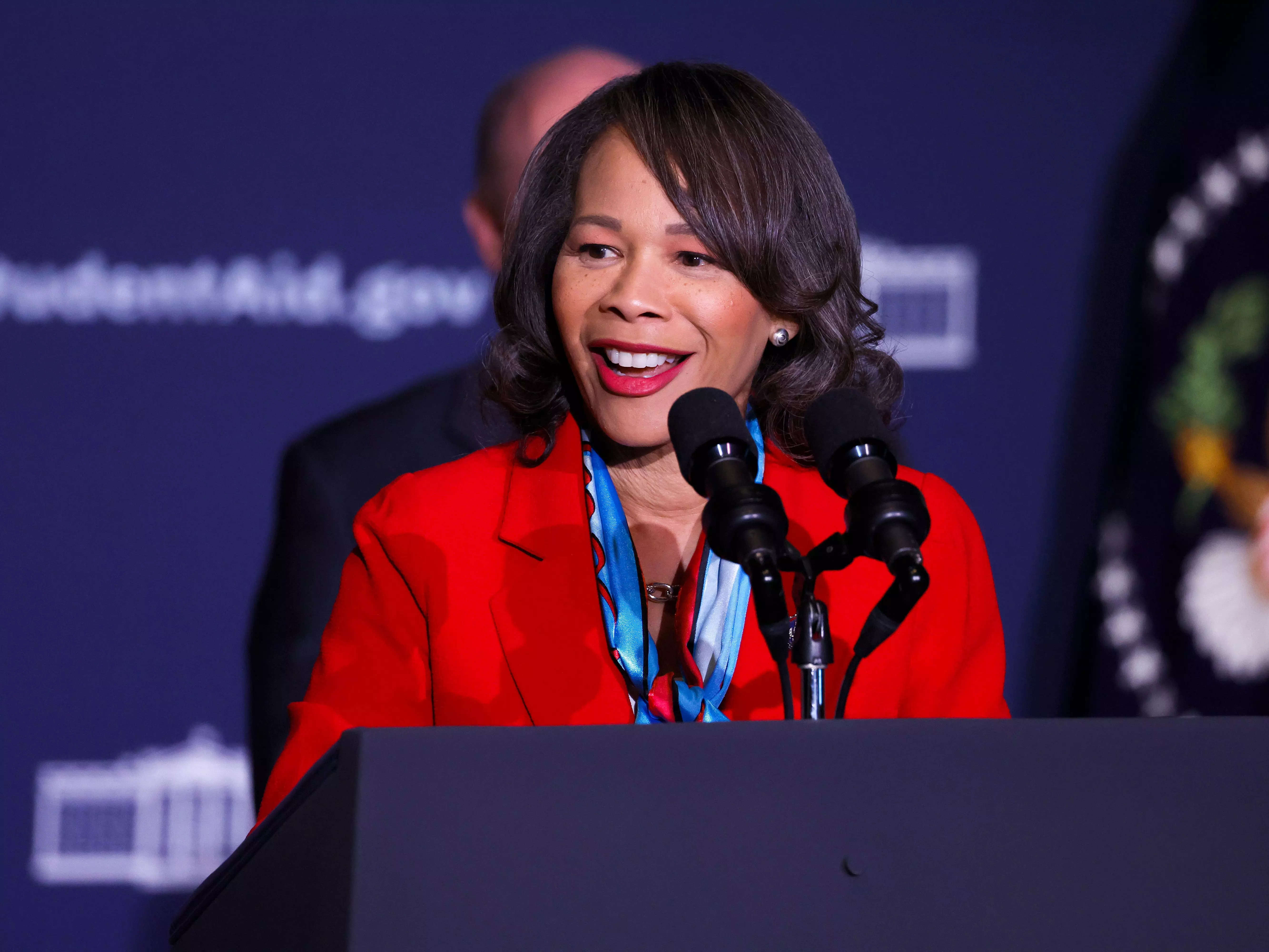 Lisa Blunt Rochester eyes chance to break barriers as Delaware's first ...