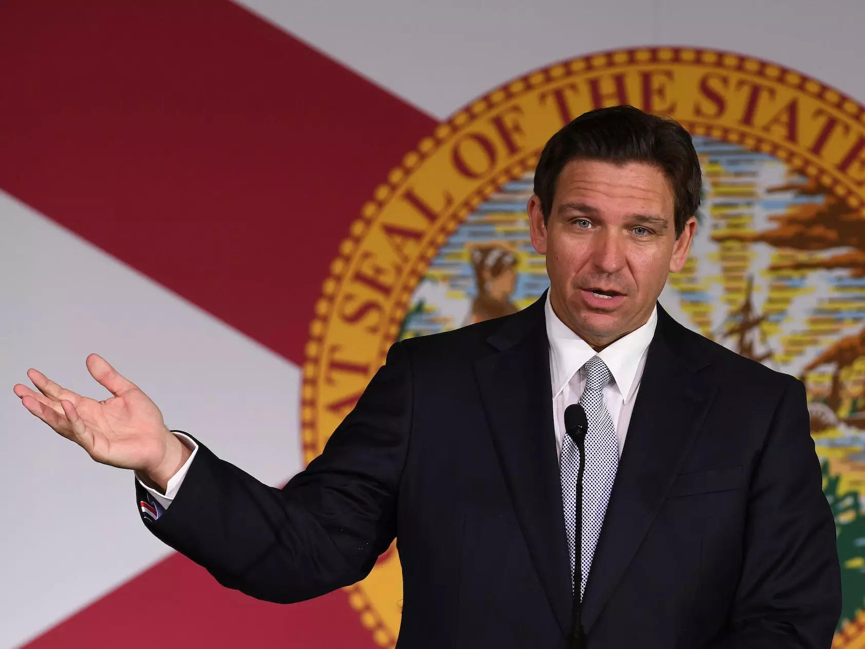 Ron DeSantis breaks silence on migrant flights that landed on Gavin ...