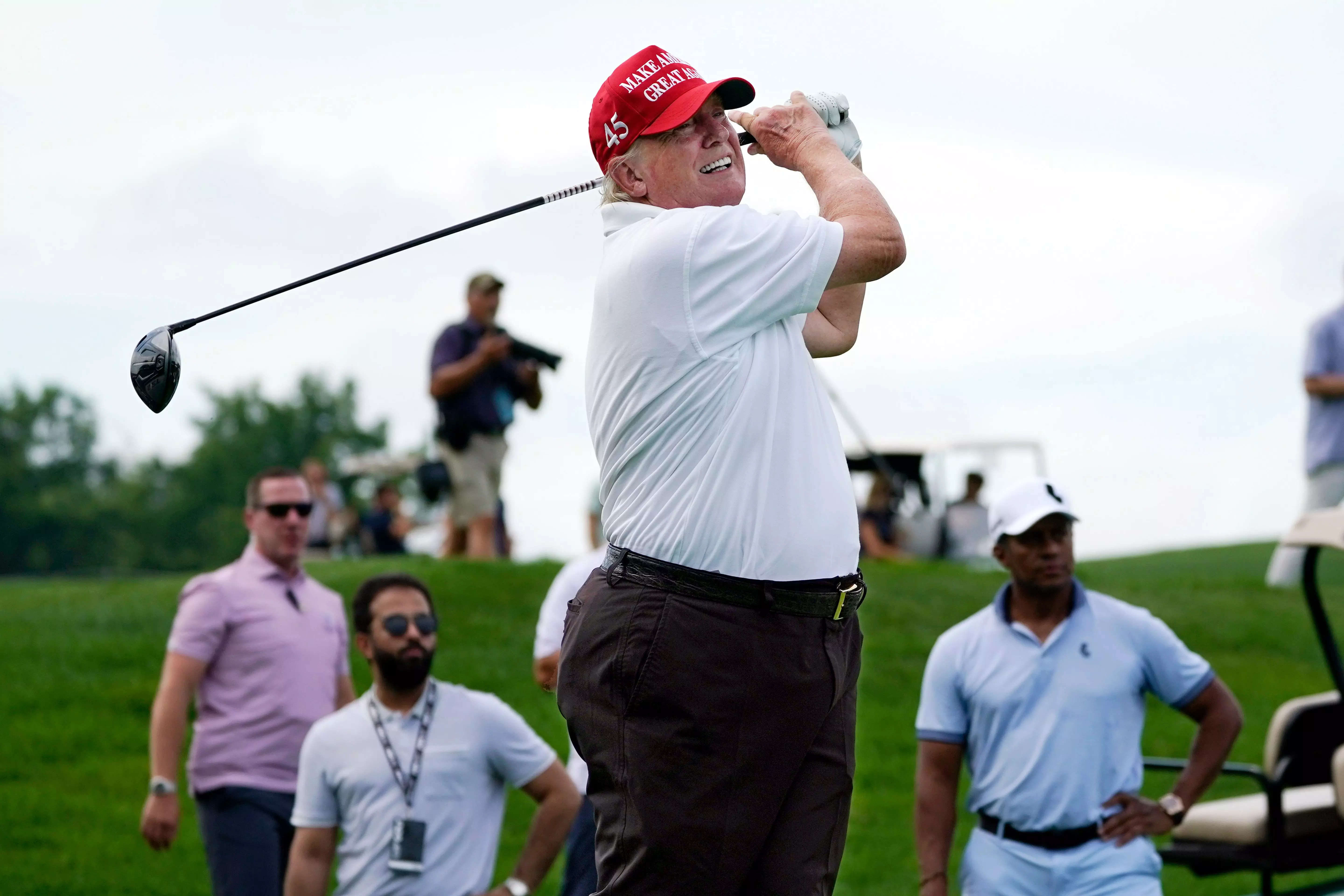 Donald Trump's nightmare golf shank caught on camera, and it's embarrassing - Business Insider India