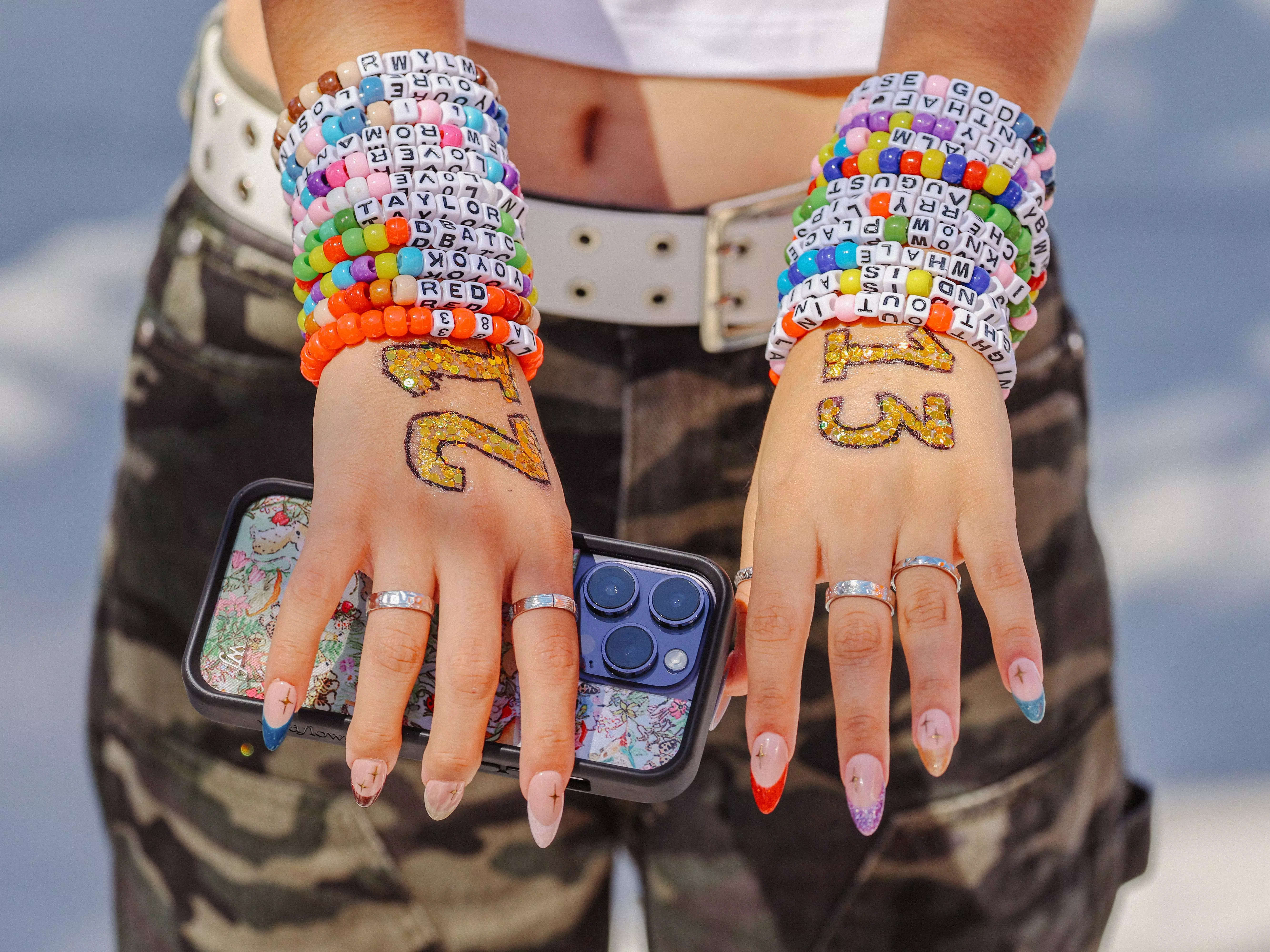 A woman says she's made $16,000 selling friendship bracelets thanks to ...