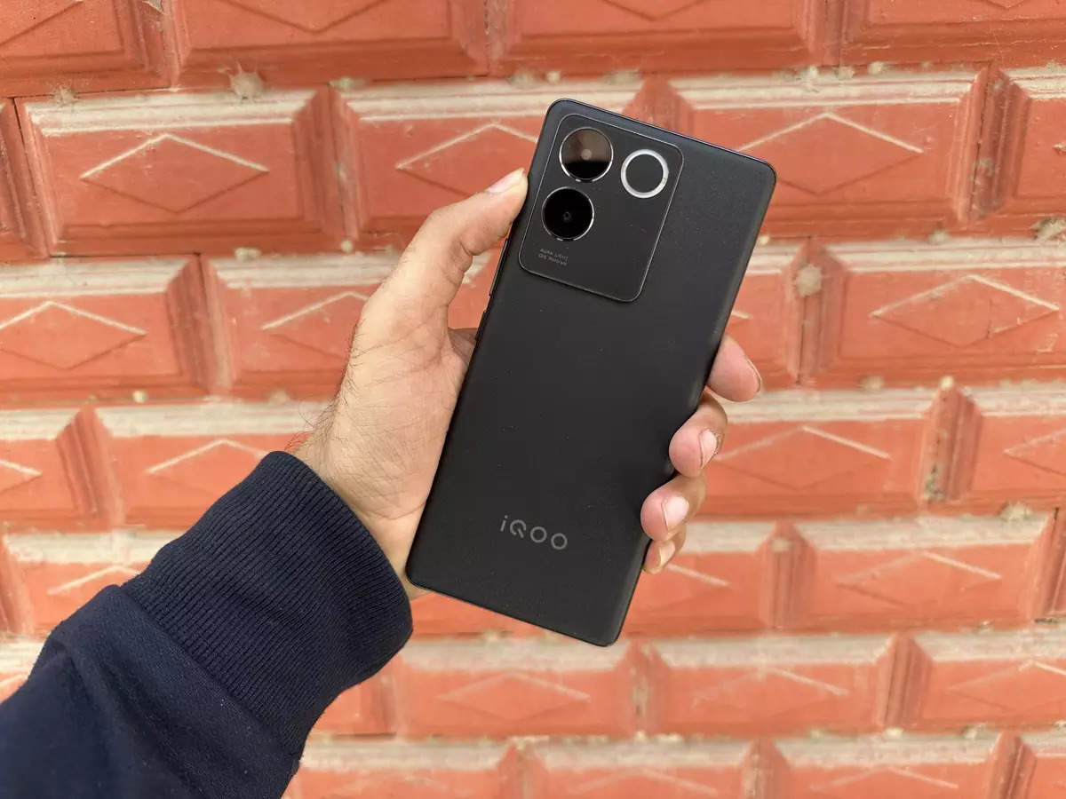 IQOO Z7 Pro 5G Review — Impressive camera but OS needs more work | Business  Insider India