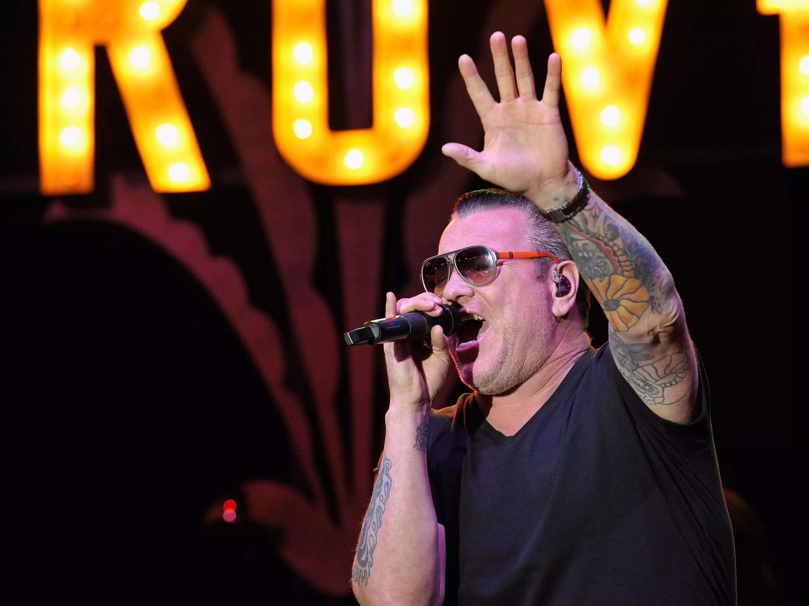 Who Is Steve Harwell: 5 Things On The Smash Mouth Singer Who Retired –  Hollywood Life