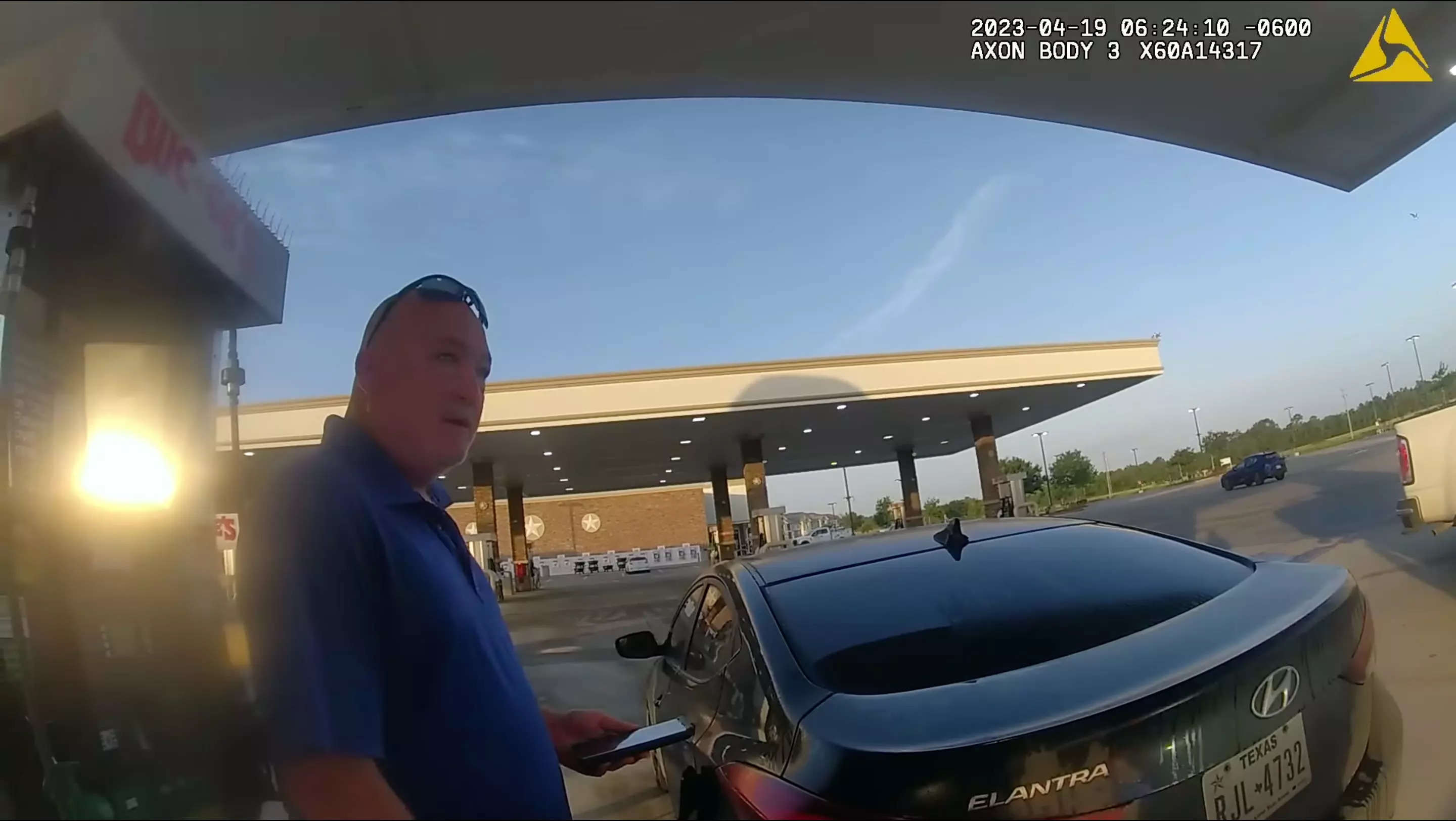 Texas Cop Suspended After Viral Video Shows Him Threatening To Jail A ...