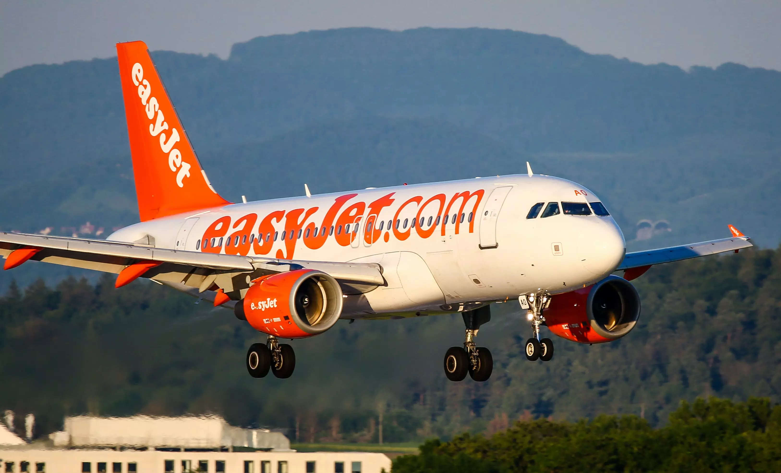 A Couple Were Caught Having Sex In An Easyjet Plane Toilet And Were Met