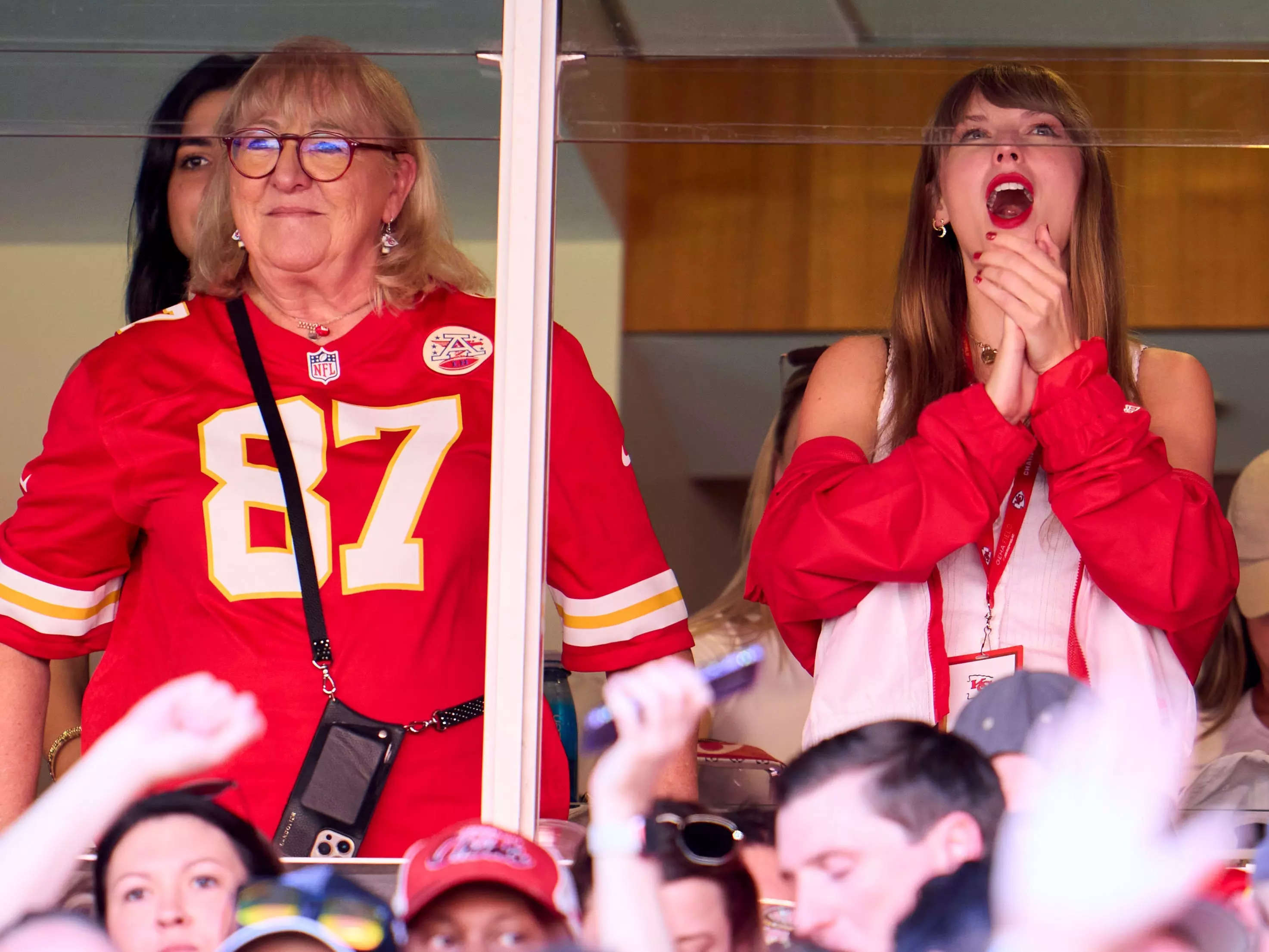 Taylor Swift's Big Night With Travis Kelce at Kansas City Chiefs Game