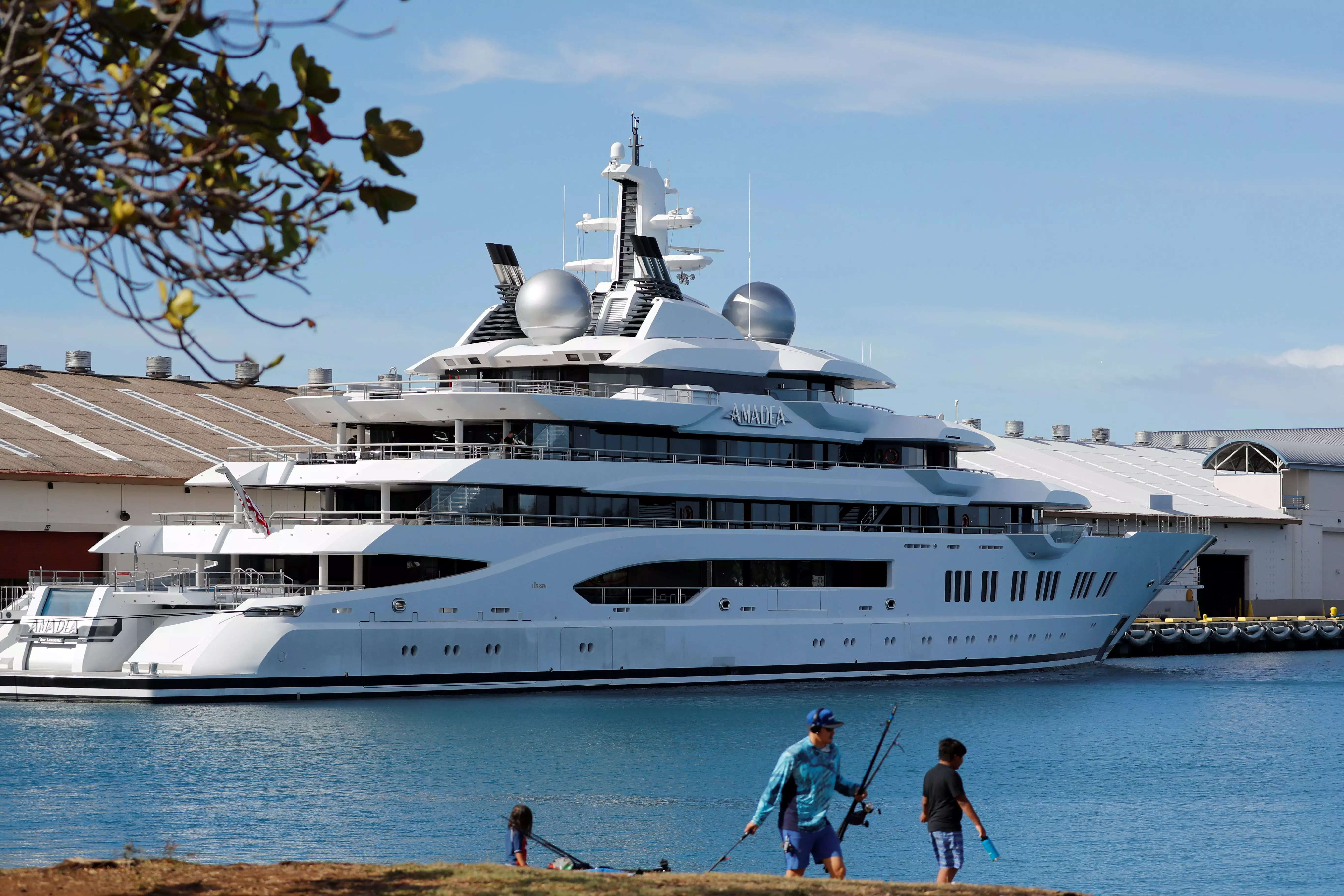 The US Wants A Russian Oligarch's Seized $300 Million Superyacht That ...