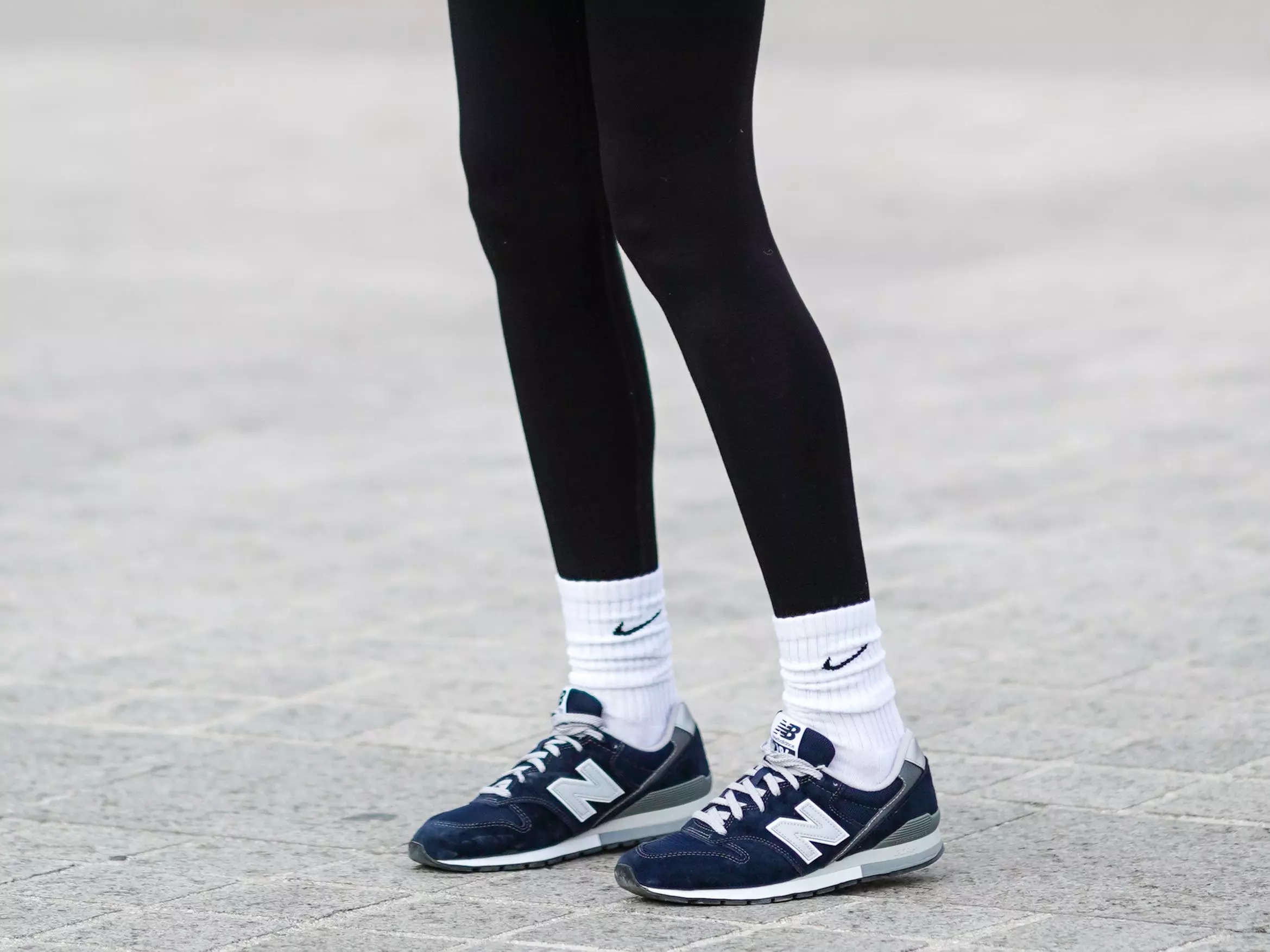 Are Leggings Or Jeans Warmer? – solowomen