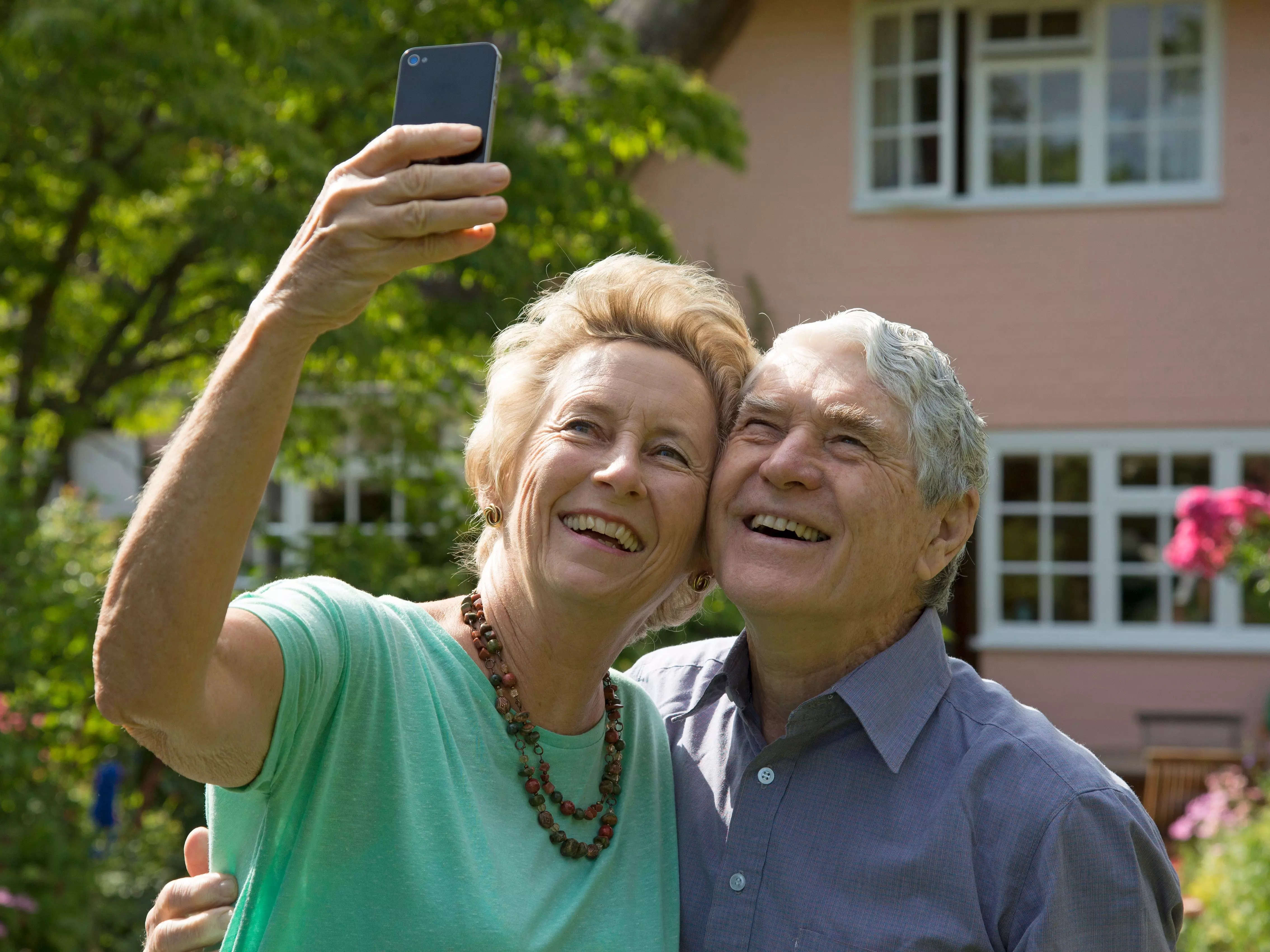 My Silent Generation parents don't have smartphones. It makes reaching ...