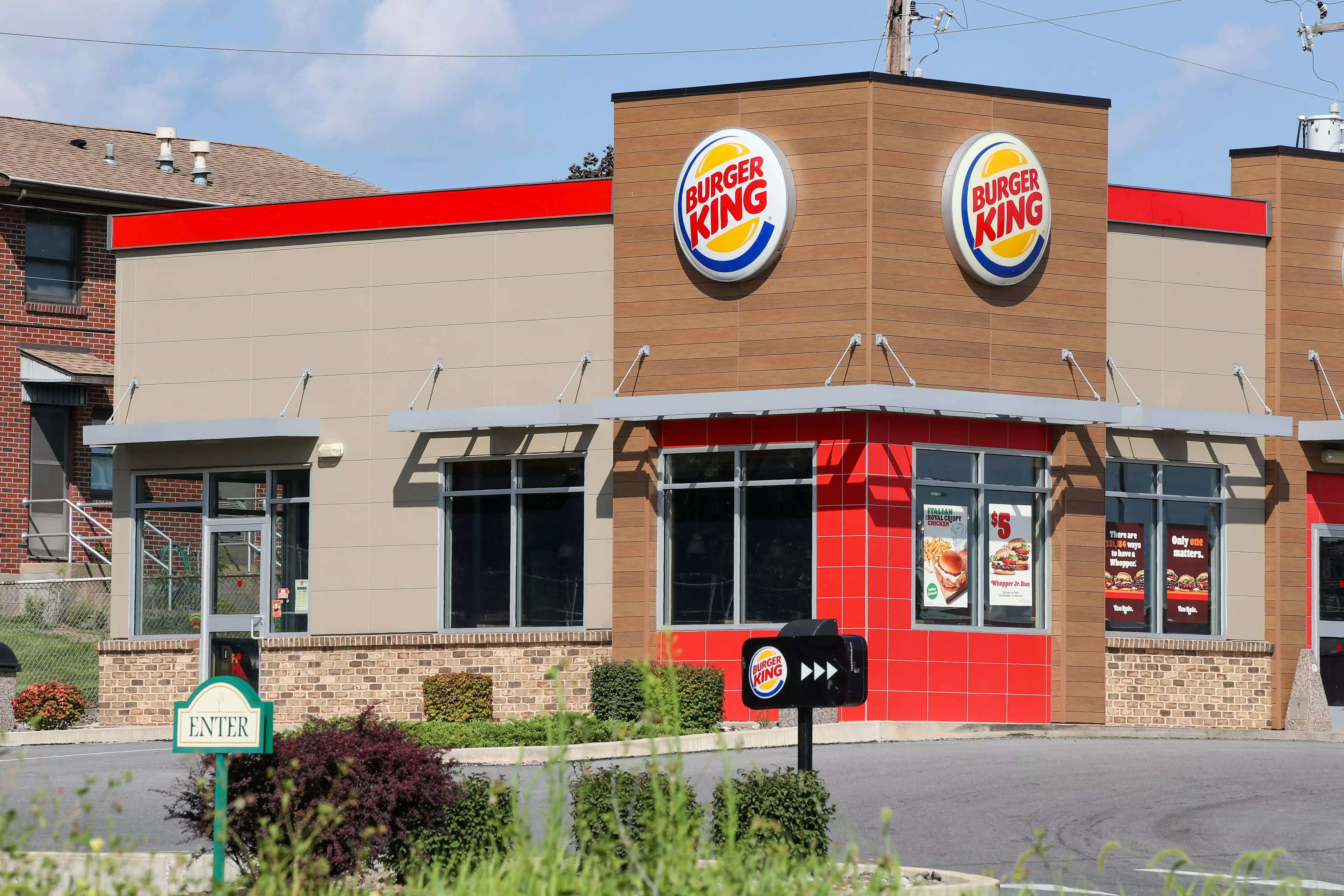 A Burger King Worker Who Said He Didnt Miss A Day Of Work In 27 Years Has Bought A House Using 5039