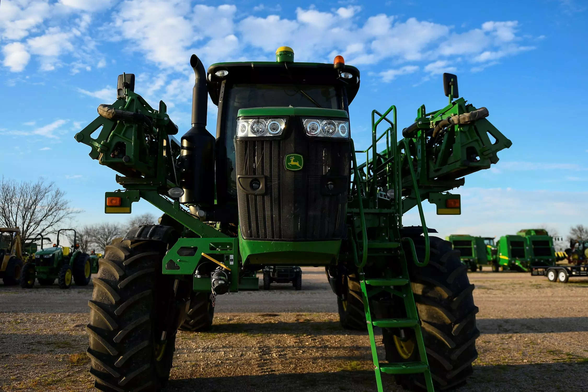 John Deere And SpaceX's Starlink Team Up To Equip Tractors With ...