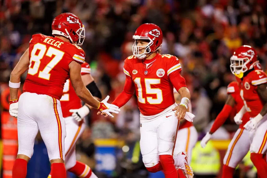 Chiefs-Dolphins Playoff Game on Peacock Sets Records for U.S. Streaming and  Internet Usage - WSJ