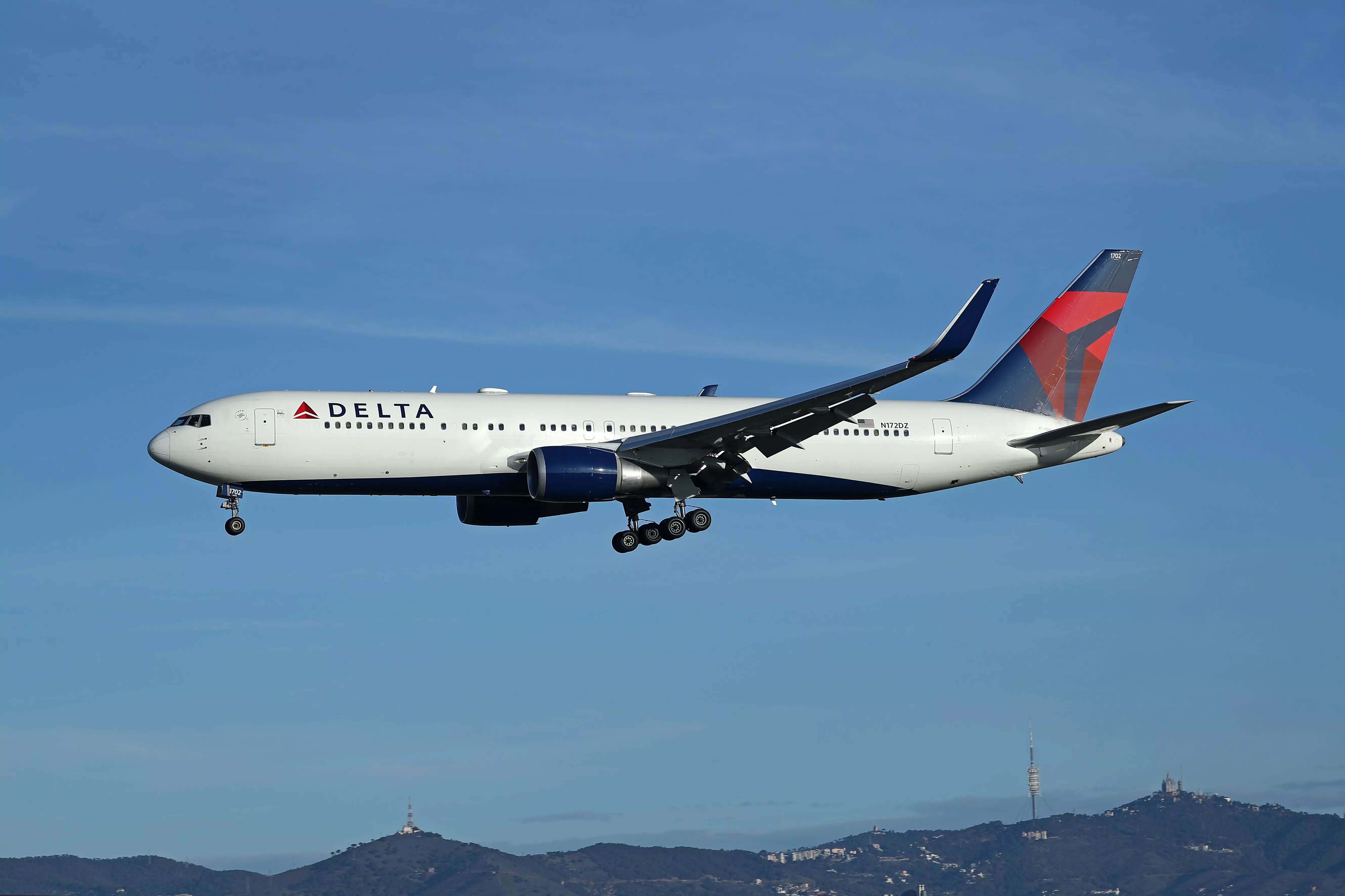 Taylor Swift fan sues Delta Air Lines after being sexually assaulted by ...