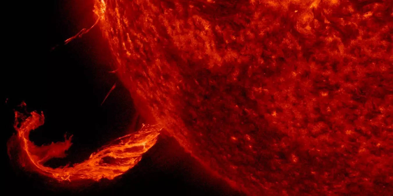 A NASA probe flew straight through an explosion from the sun, and found ...